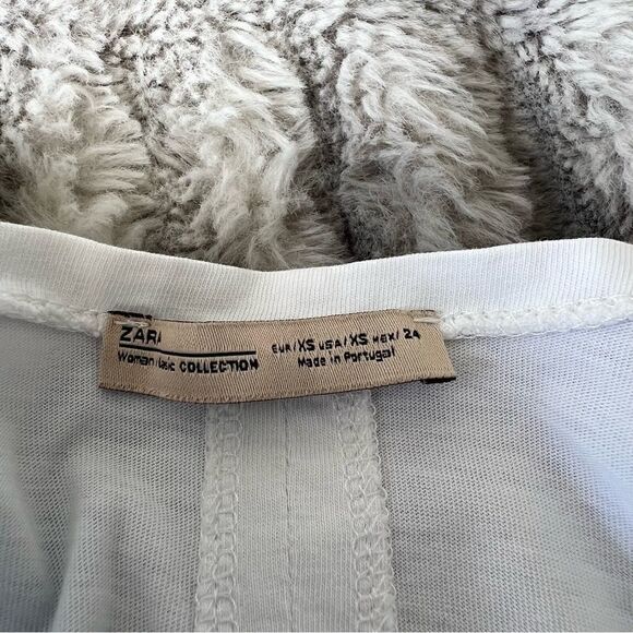 COPY - ZARA T-Shirt Blouse, White with Painting Print Size XS - Picture 5 of 6